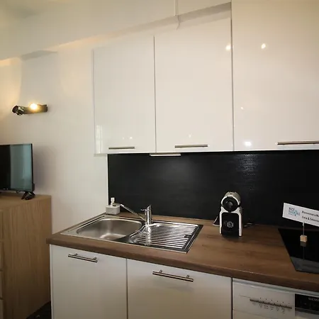 - L'emeraude Balcon Vue Mer Apartment *